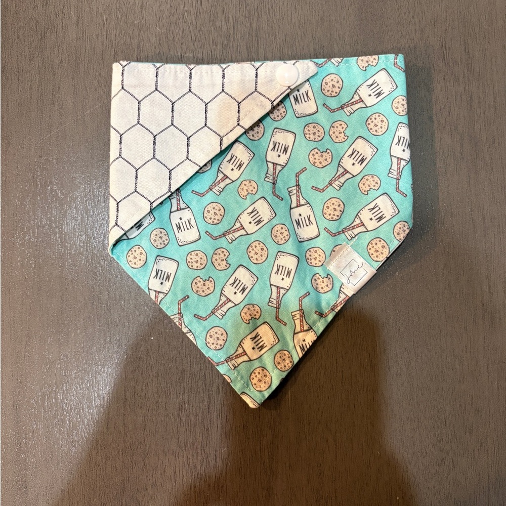Milk & Cookies Dog Bandana - M (14-15)